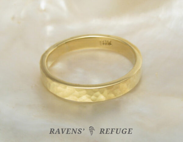 hammered 18k gold ring – 3mm wedding band - Image 2
