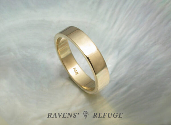 Plain 5mm wedding band with pipe cut profile in yellow gold