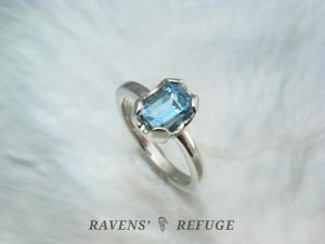 unique aquamarine ring