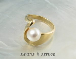 unique pearl ring in 14k gold