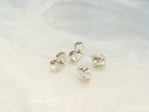 .20ct tw diamond stud earrings in basket settings